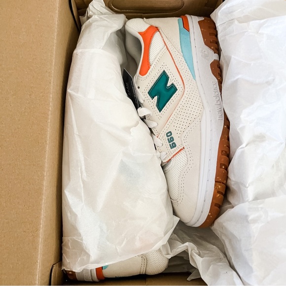 NWT New Balance 550 Sneakers Sea Salt Verdigris and Poppy Women’s Various Sizes - Picture 7 of 16
